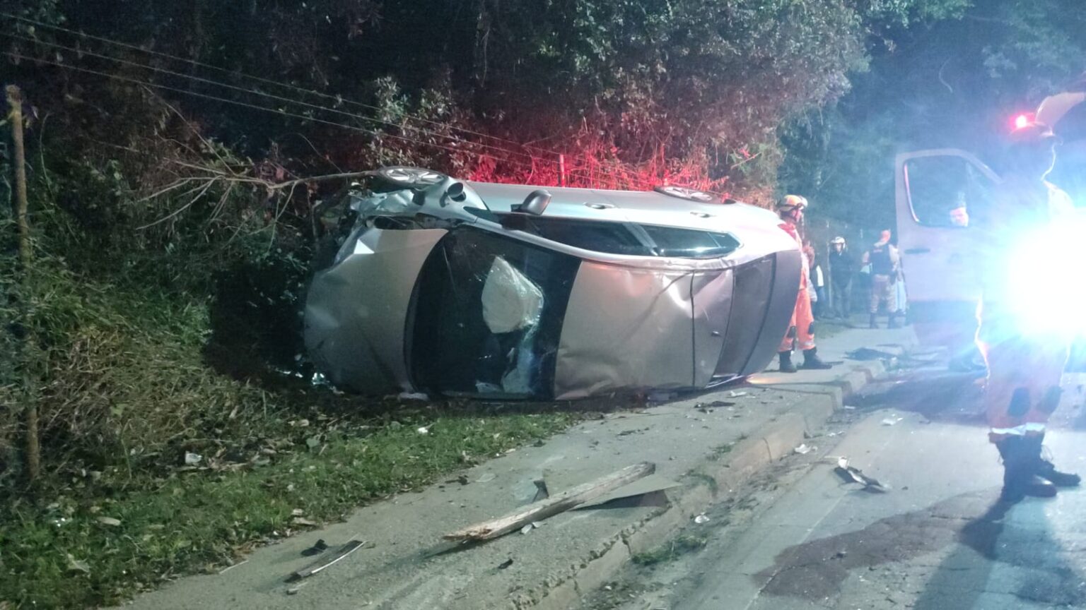 Acidente Entre Honda Civic E Fiat Uno Deixa Dois Feridos E Uma V Tima