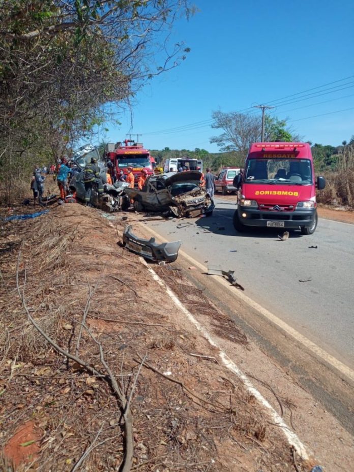 De acordo com o Corpo de Bombeiros (CB), motorista pode ter feito ultrapassagem irregular e provocado colisão