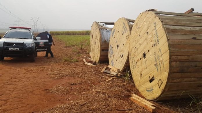 Bobinas de cabos de alumínio roubadas são encontradas na zona rural pela Polícia Civil