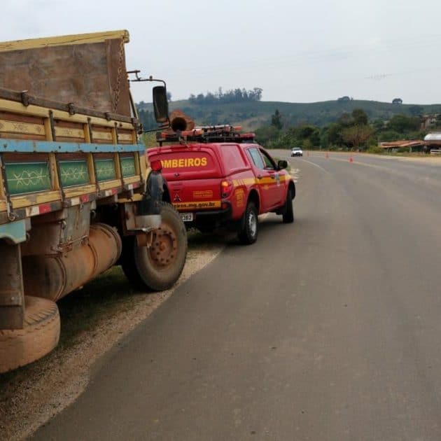 Acidente entre Caminhão e Renault 