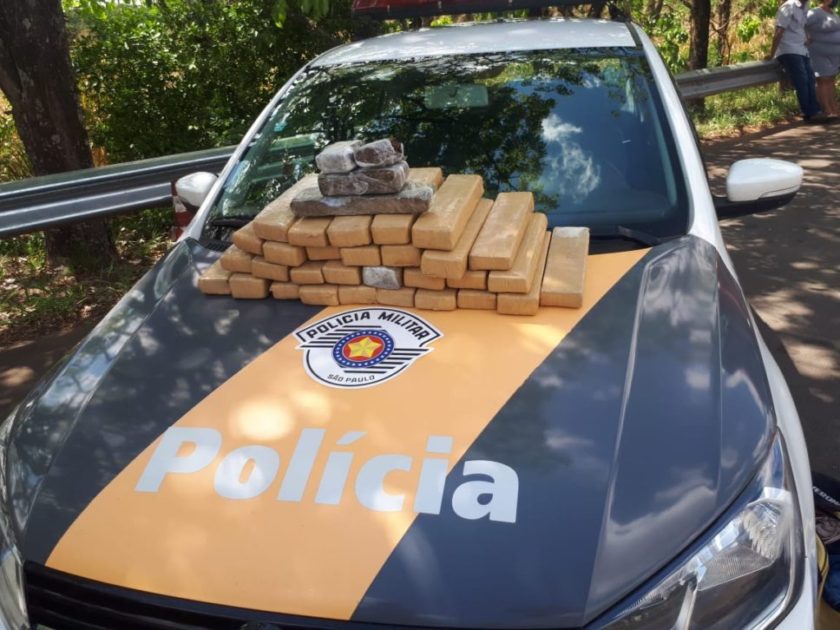 Duas jovens são presas transportando 34 tabletes de maconha pela equipe TOR da Polícia Rodoviária