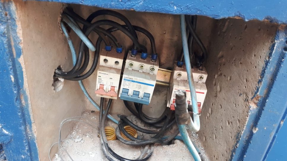 Polícia Civil prende comerciante em flagrante após encontrar ligação clandestina de energia elétrica em seu estabelecimento