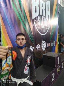 Atletas da equipe B9 de São José do Rio Pardo (SP), estiveram no último final de semana participando do Campeonato Brasileiro de Jiu-Jítsu (CBJJE), em Caieiras (SP).