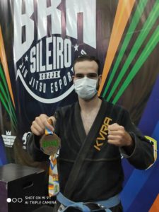 Atletas da equipe B9 de São José do Rio Pardo (SP), estiveram no último final de semana participando do Campeonato Brasileiro de Jiu-Jítsu (CBJJE), em Caieiras (SP).