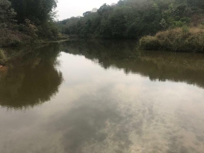 Corpo de um jovem de 20 anos foi localizado em uma lagoa localizada em um sítio de Guaxupé (MG) — Foto: Divulgação/Corpo de Bombeiros