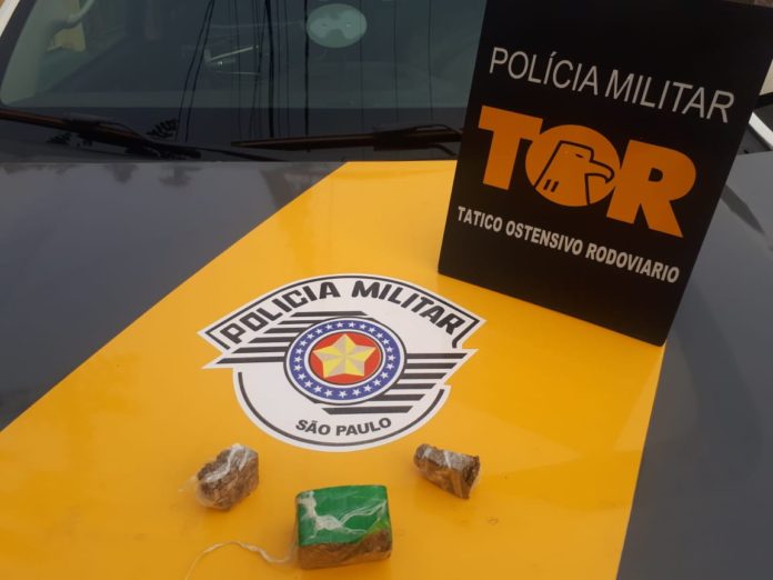 TOR da Polícia Militar Rodoviária prende dois indivíduos por tráfico de drogas durante Operação Romeiros