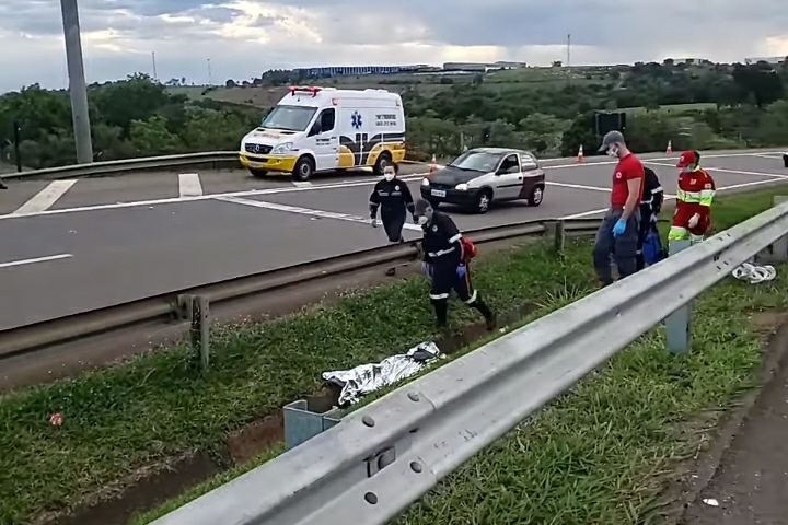 Motociclista bate em mureta e vem a óbito 