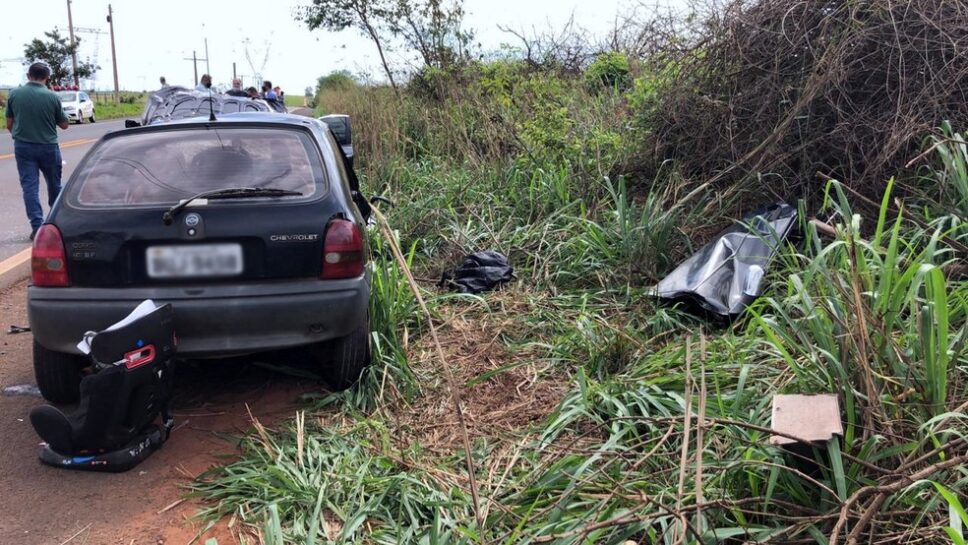 Mãe e filha morrem após colisão frontal 