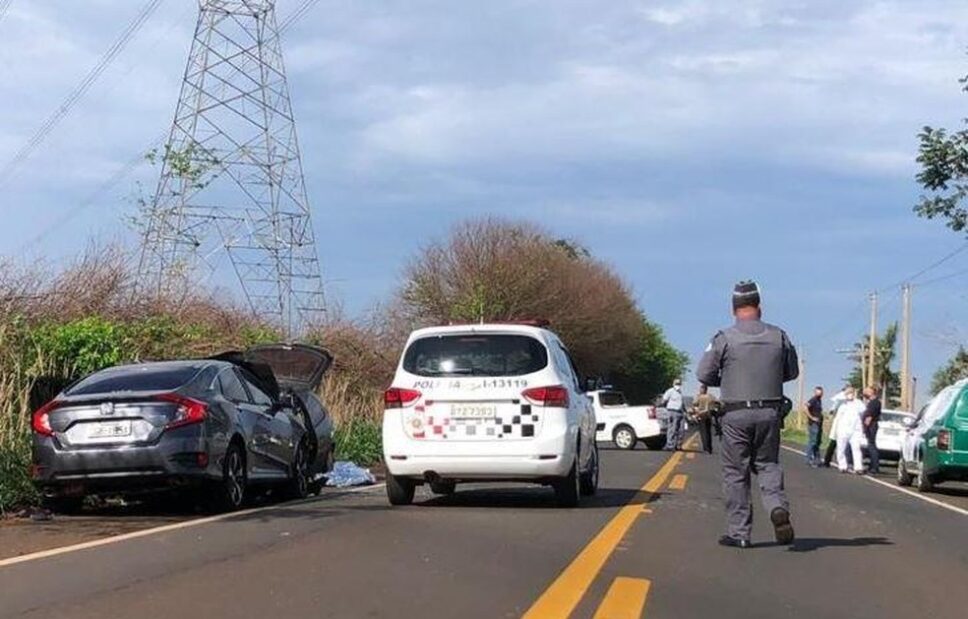 Mãe e filha morrem após colisão frontal entre Honda Civic e Corsa 