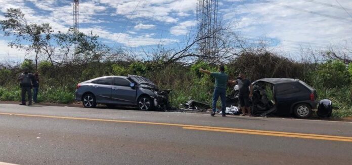 Mãe e filha morrem após colisão frontal entre Honda Civic e Corsa na rodovia Nelson Barbieri