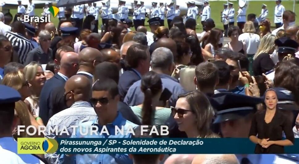 Bolsonaro visita Pirassununga, SP, para participar de cerimônia com militares da FAB