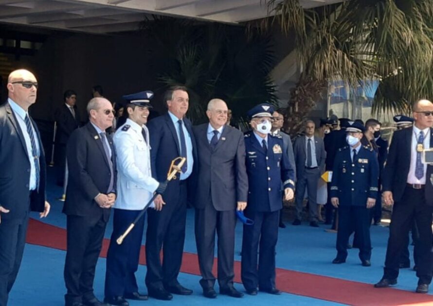 Bolsonaro visita Pirassununga, SP, para participar de cerimônia com militares da FAB