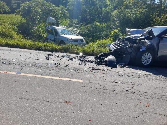 Mãe e filho morrem em acidente envolvendo Renault e Hyundai Creta na BR-158