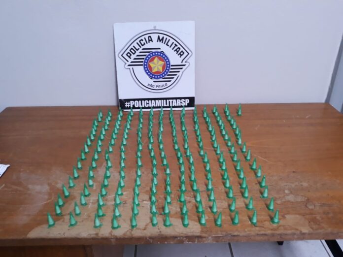 Polícia Militar prende rapaz com 210 pinos de cocaína escondidos na cueca