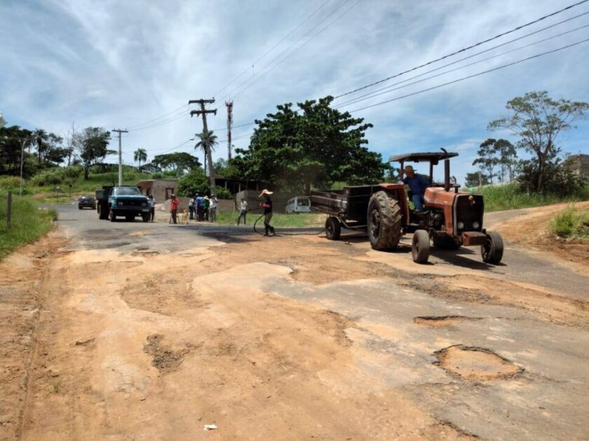 Prefeitura inicia serviços de tapa buracos em pontos críticos da cidade