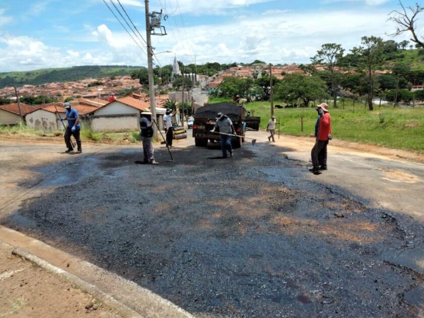 Prefeitura inicia serviços de tapa buracos 