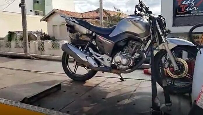 Motociclista morre após atropelar cavalo em São João da Boa Vista — Foto: Carioca/Notícias Policiais