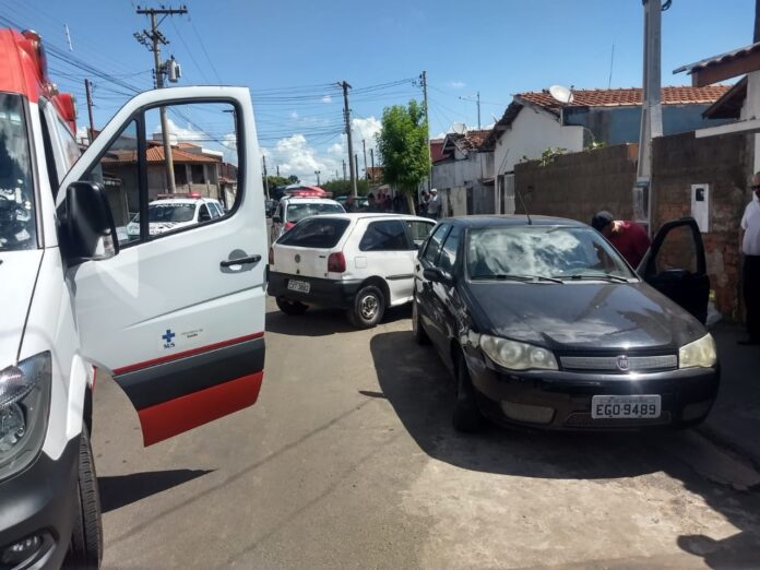 Motorista bebum colide contra muro de residência, tenta fugir e bate em outro veículo em Rio Pardo