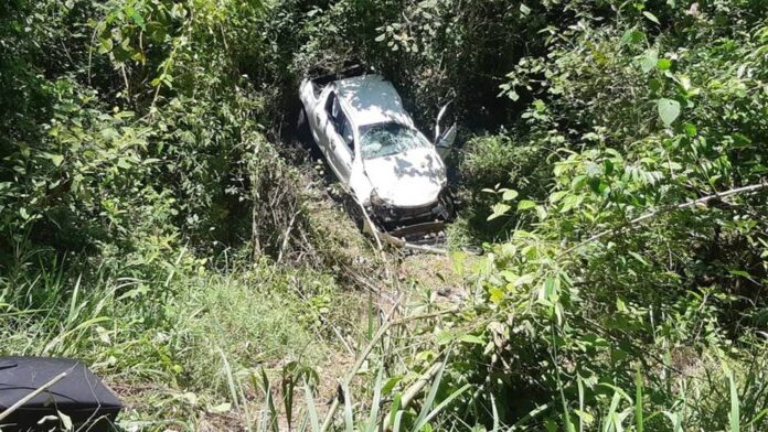 Médico é encontrado morto dentro de carro em ribanceira na MG-290