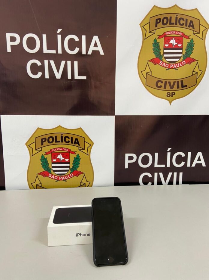 Polícia Civil prende receptador de celular furtado quando negociava troca