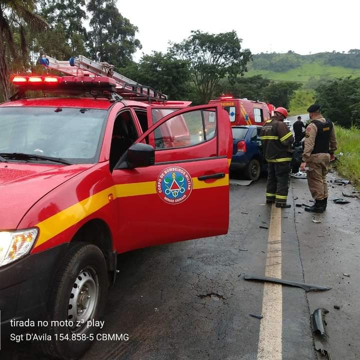 Acidente entre carro e caminhão deixa uma pessoa gravemente ferida na BR-146