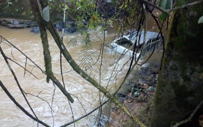 Homem desaparecido é encontrado morto dentro do próprio carro no rio Muzambinho