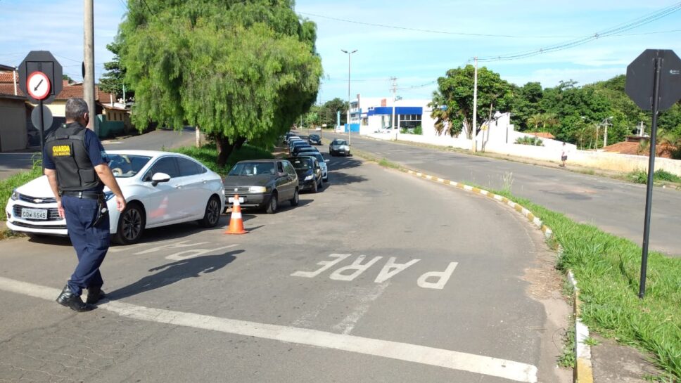 Vacinação em idosos 72 a 74 anos começou nesta sexta-feira no sistema Drive Thru