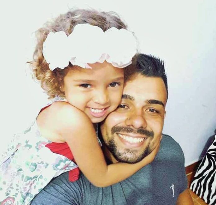 Padrasto e mãe de criança morta após fazer xixi na cama são condenados