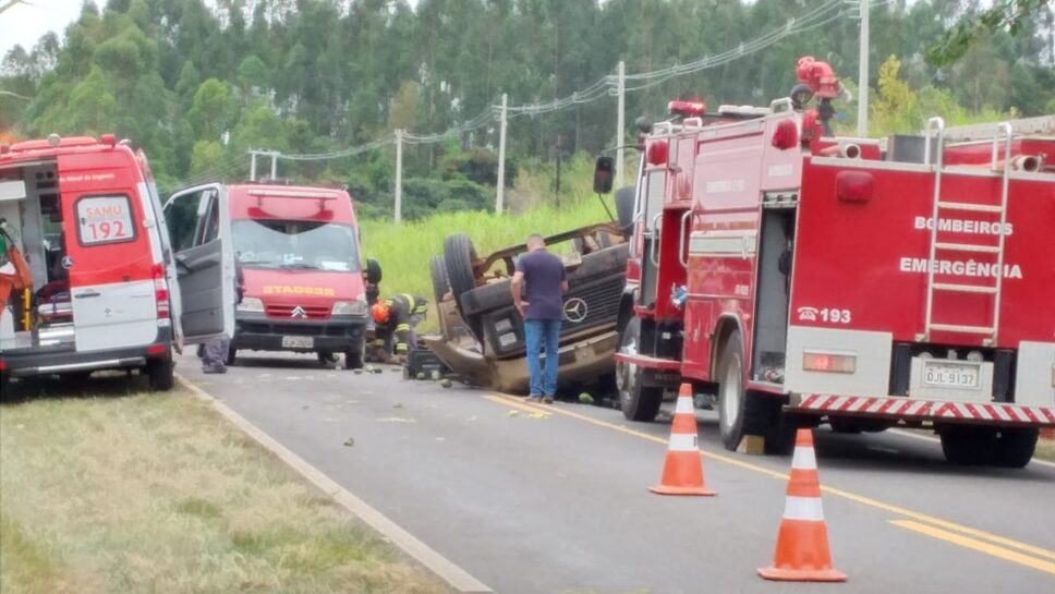 Acidente com caminhão carregado de abacates deixa uma vítima fatal 