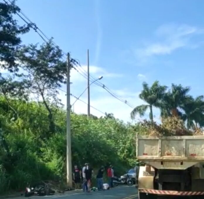 Motociclista fica gravemente ferido em acidente na avenida Perimetral na Vila Maschietto