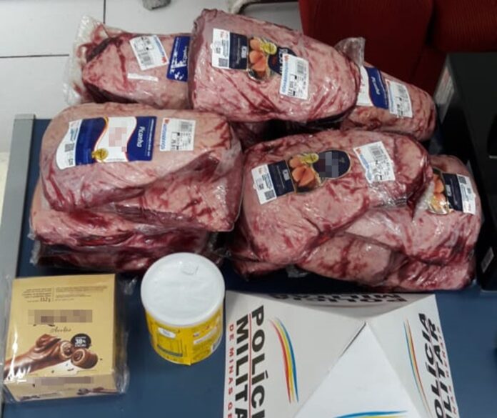 Mãe e filho são detidos tentando furtar peças de Picanha de supermercado