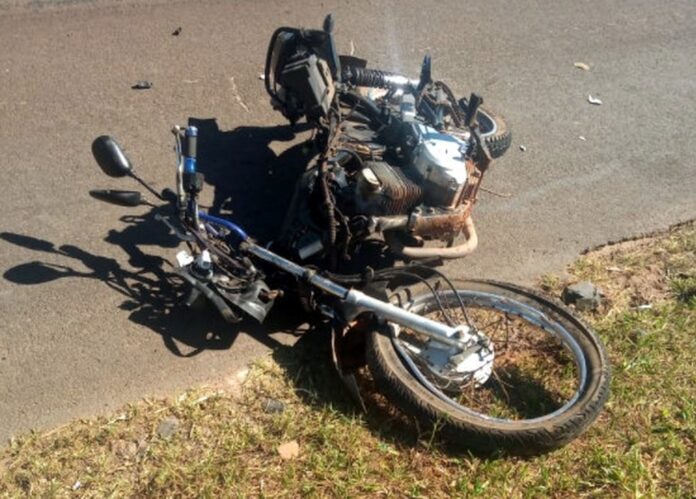 Colisão frontal entre duas motos deixa uma vítima fatal e outra grave na rodovia SP-215