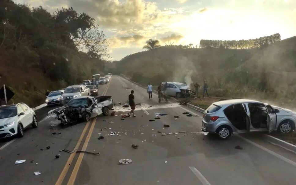 Acidente Envolvendo Três Veículos Deixa Várias Pessoas Feridas Algumas Graves Na Rodovia Br 146 